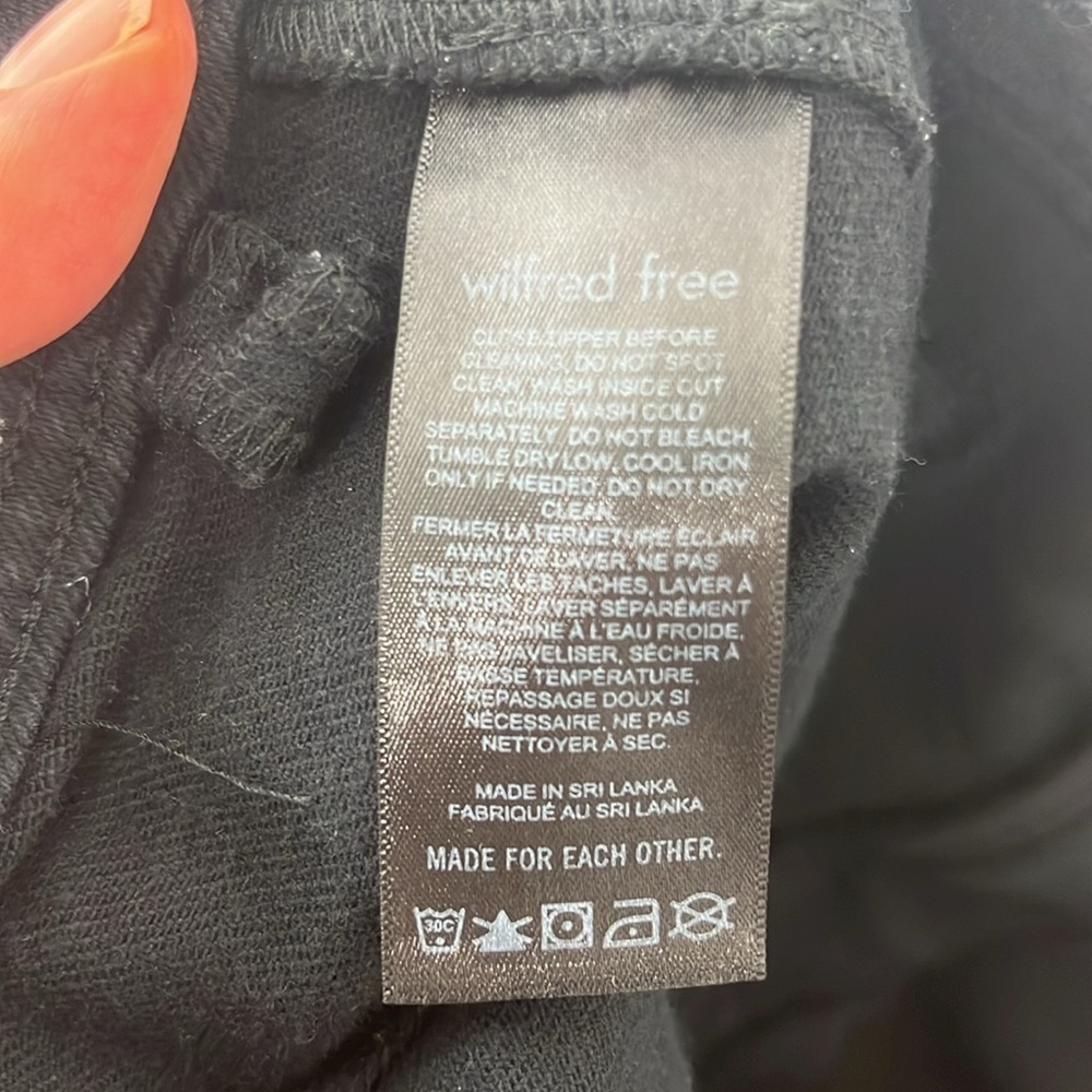 Aritzia Wilfred Free Modern Utility Pant in Black - Picture 8 of 9